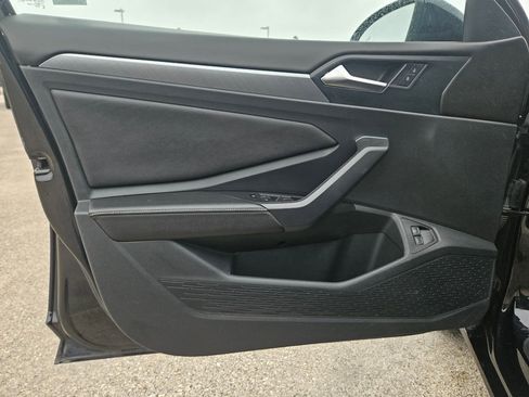 Used 2024 Volkswagen Jetta SE image 11