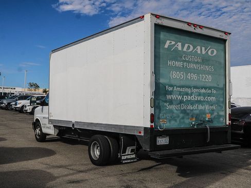 Used 2017 Chevrolet Express 3500 Extended w/ Chrome Appearance Package RWD image 4
