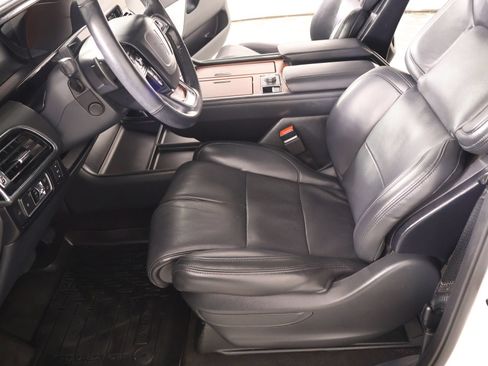 Used 2022 Lincoln Navigator Reserve AWD/4WD image 11