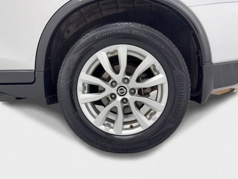 Used 2017 Nissan Rogue SV w/ SV Premium Package image 52