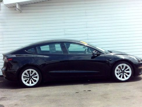 Used 2023 Tesla Model 3 Standard Range RWD image 9