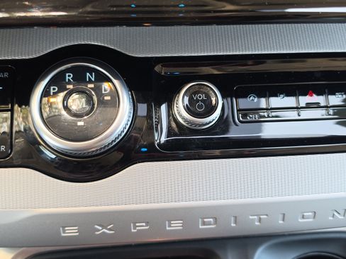 Used 2025 Ford Expedition Active RWD image 27