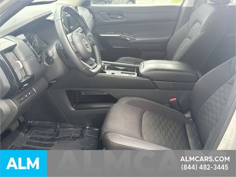 Used 2025 Nissan Pathfinder SV FWD image 10