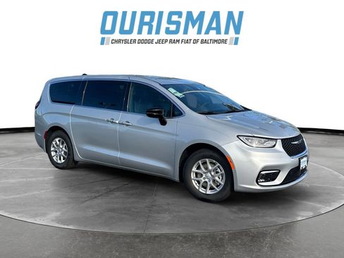 New 2026 Chrysler Pacifica Select image 1