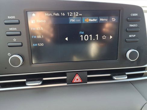 Used 2024 Hyundai Elantra SE image 21