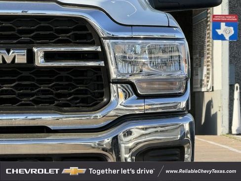 Used 2024 RAM 2500 Tradesman w/ Chrome Appearance Group image 4