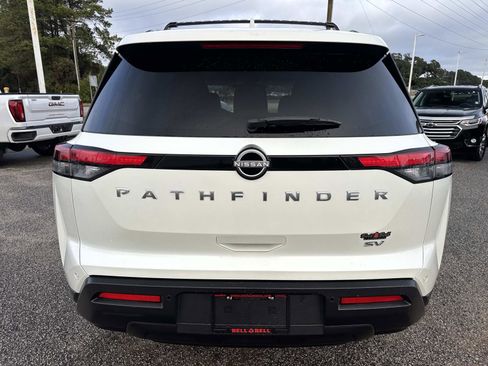 Used 2023 Nissan Pathfinder SV image 5
