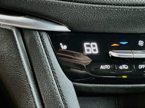 Used 2025 Cadillac XT6 Luxury w/ LPO, Floor Liner Package AWD/4WD image 21