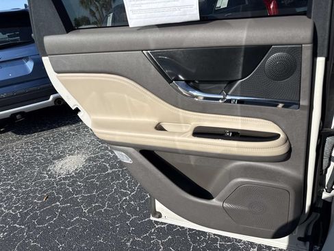 Certified 2023 Lincoln Corsair FWD image 13