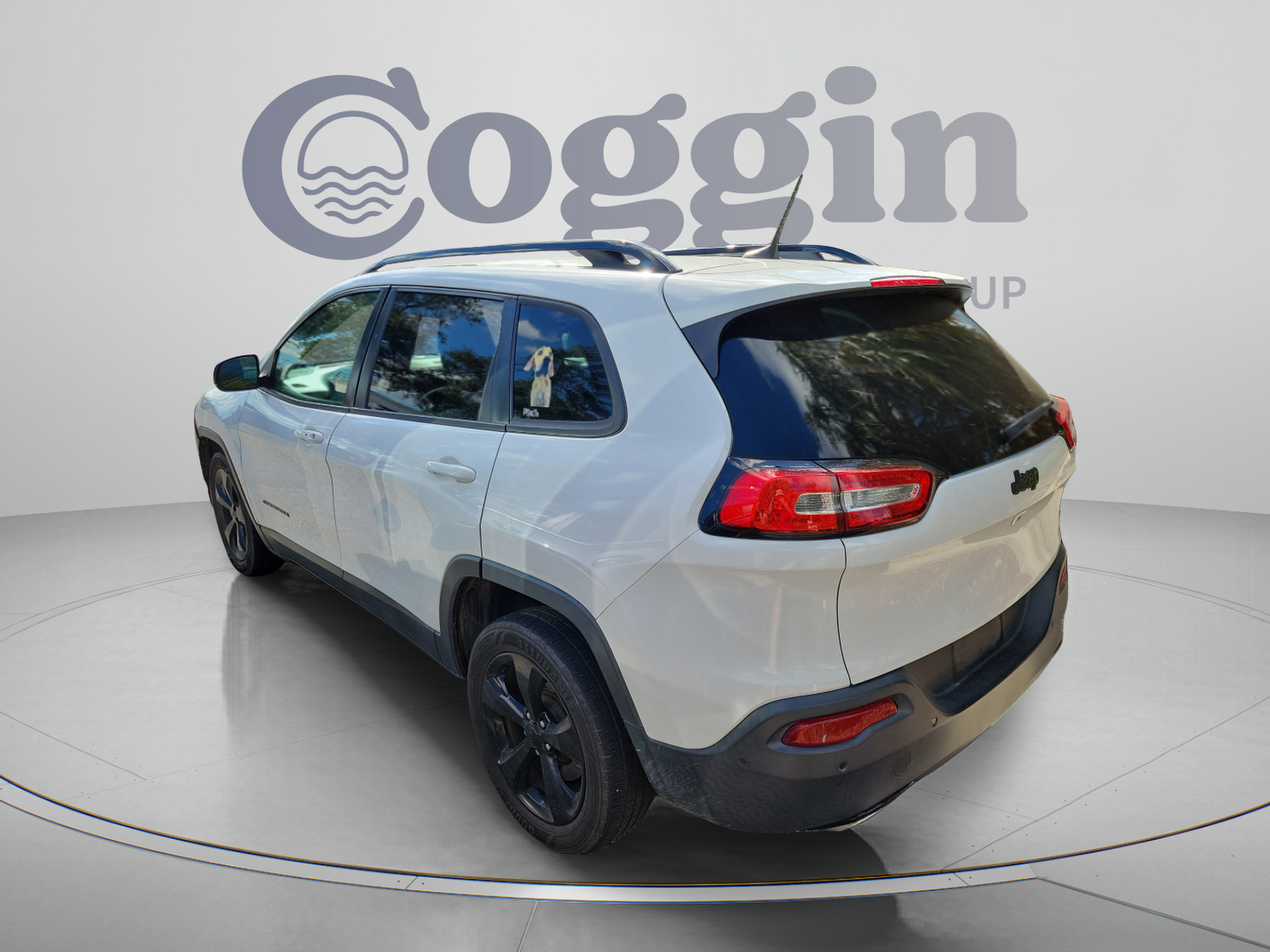 Used 2018 Jeep Cherokee Limited w/ Technology Group FWD image 3