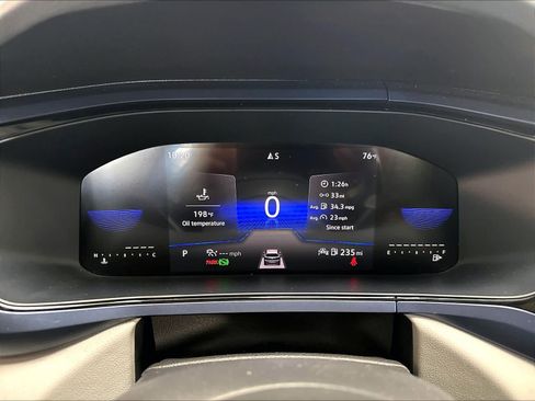 Used 2023 Volkswagen Taos SE w/ Panoramic Sunroof Package FWD image 16