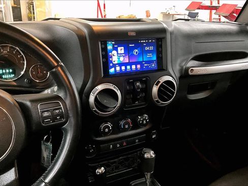 Used 2015 Jeep Wrangler Unlimited Sahara w/ Connectivity Group image 6