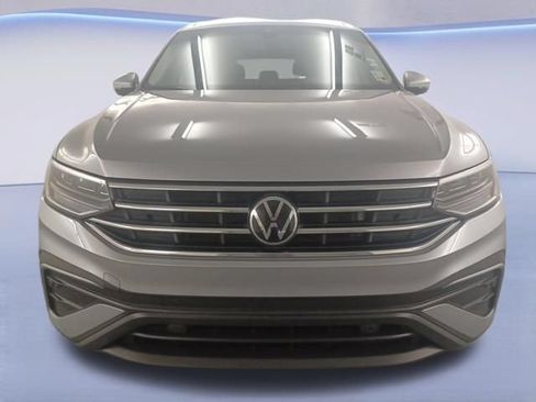 Used 2023 Volkswagen Tiguan SE FWD image 2