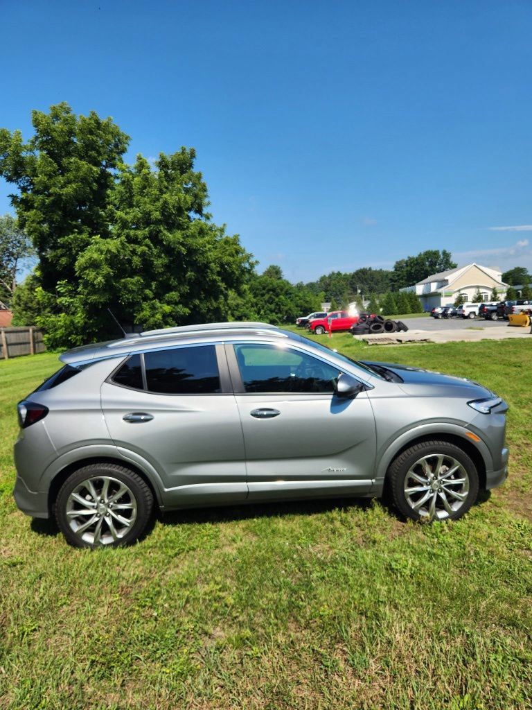 Used 2025 Buick Encore GX Avenir w/ Avenir Technology Package AWD/4WD image 9