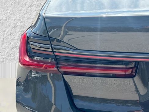 Used 2022 BMW 750i xDrive w/ Executive Package image 10