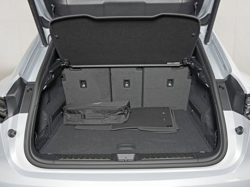 New 2026 Porsche Macan 4 Electric image 14