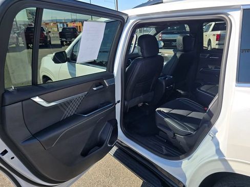 Used 2025 GMC Acadia Denali w/ Super Cruise Package AWD/4WD image 16