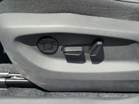 Certified 2026 Volkswagen Tiguan SE FWD image 21