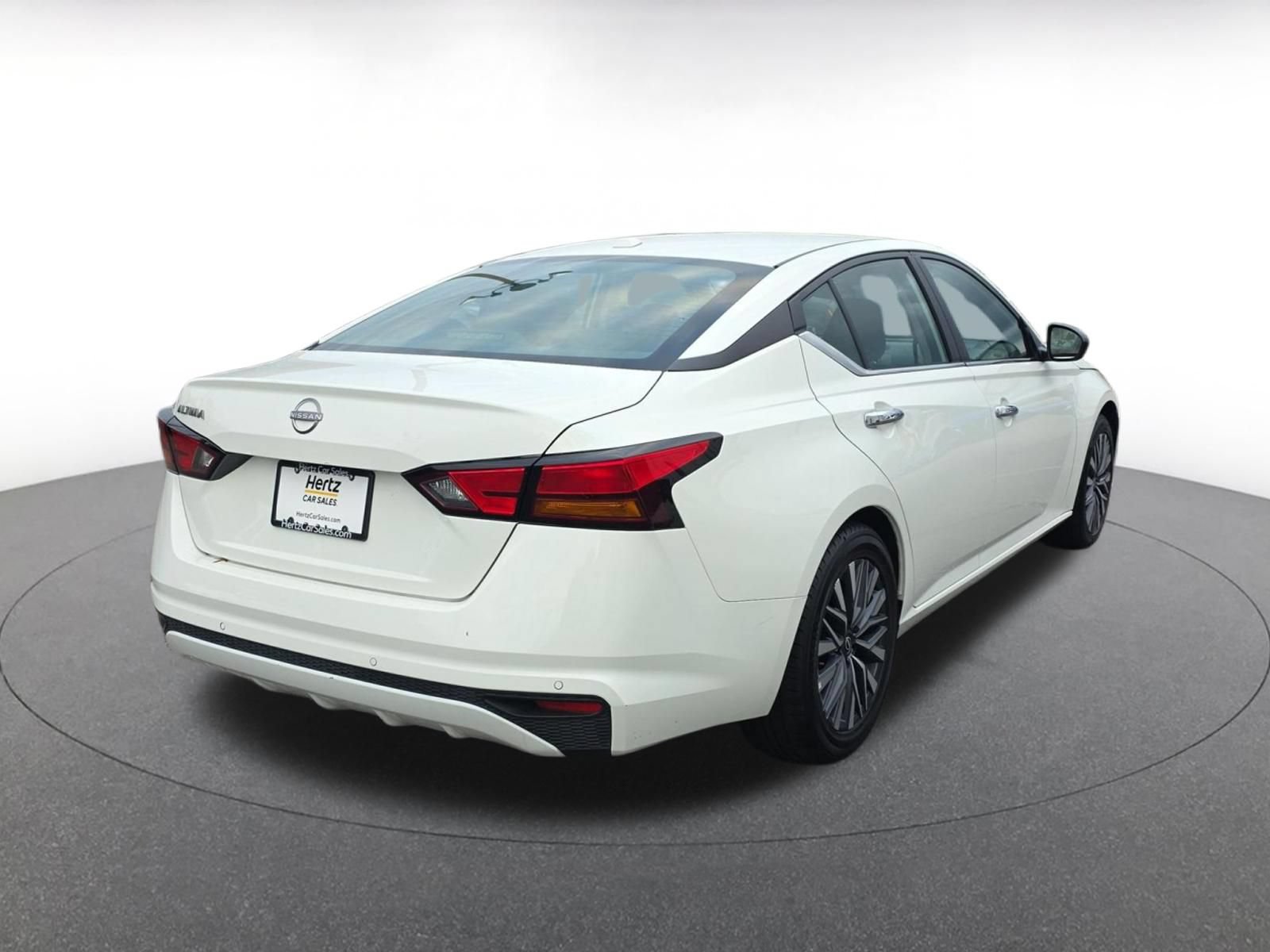 Used 2025 Nissan Altima 2.5 SV FWD image 8