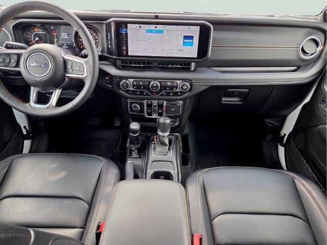 Used 2024 Jeep Wrangler Unlimited Sahara w/ Technology Group AWD/4WD image 16