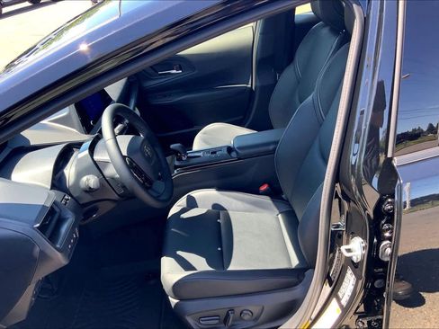 New 2026 Toyota Prius Plug-In Hybrid FWD image 9
