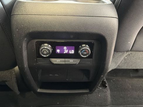 Used 2025 Chevrolet Traverse Z71 AWD/4WD image 26