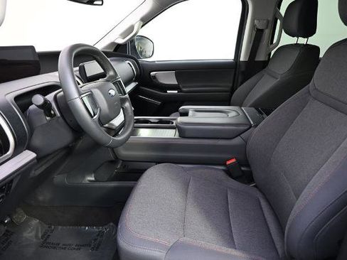 Certified 2025 Ford Expedition Active image 3