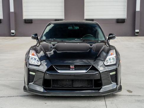 Used 2017 Nissan GT-R Premium image 11