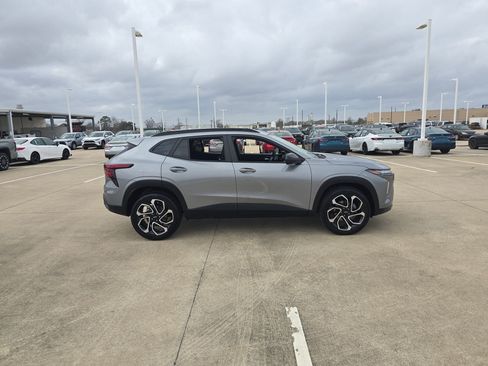 Used 2025 Chevrolet Trax RS w/ Driver Confidence Package image 8