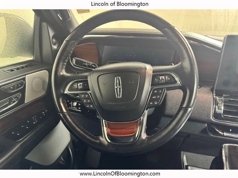 Used 2022 Lincoln Navigator Reserve image 23