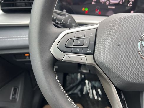 New 2026 Volkswagen Tiguan SE image 30