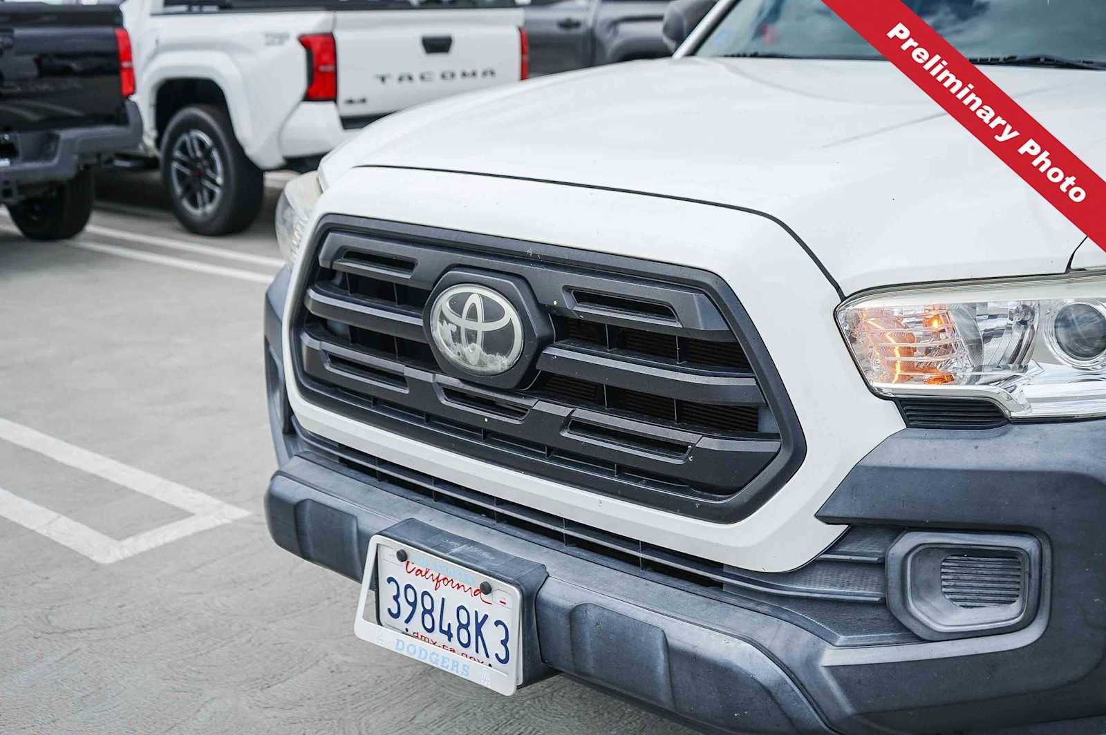 Used 2018 Toyota Tacoma SR RWD image 5