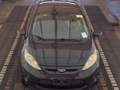 Used 2013 Ford Fiesta SE image 2