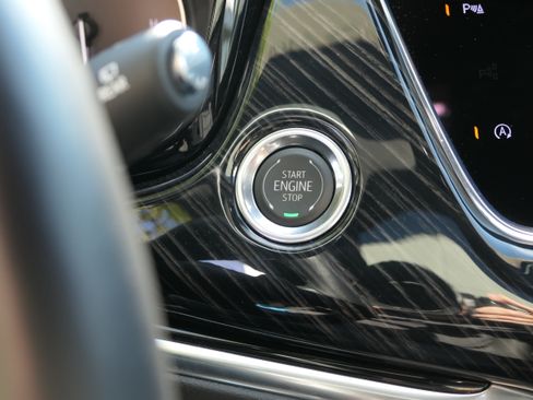 Certified 2025 Cadillac XT6 Premium Luxury FWD image 18