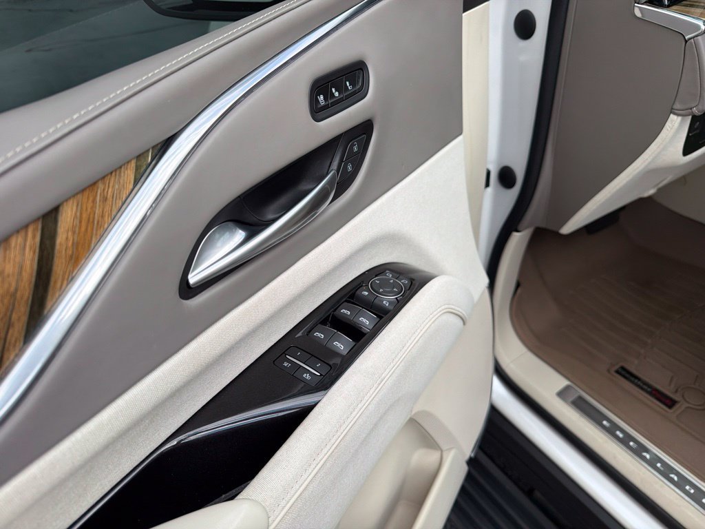 Used 2022 Cadillac Escalade ESV Sport Platinum AWD/4WD image 59