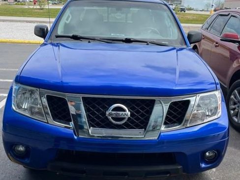 Used 2014 Nissan Frontier SV w/ SV Value Truck Package AWD/4WD image 3