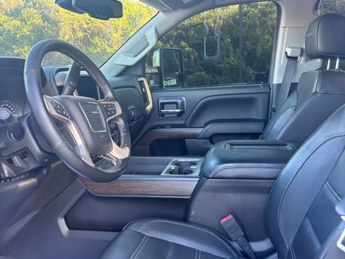 Used 2019 GMC Sierra 2500 Denali w/ Duramax Plus Package image 14