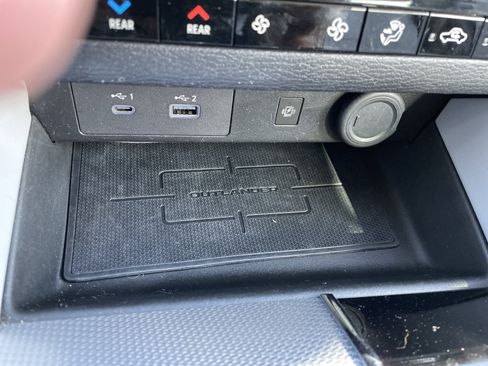 Used 2023 Mitsubishi Outlander SEL image 38