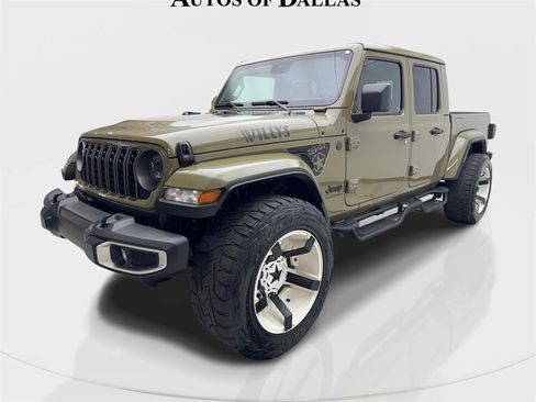 Used 2025 Jeep Gladiator Sport w/ Premium Package image 2