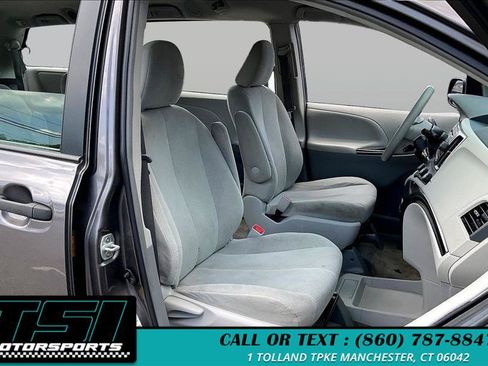 Used 2013 Toyota Sienna L FWD image 7