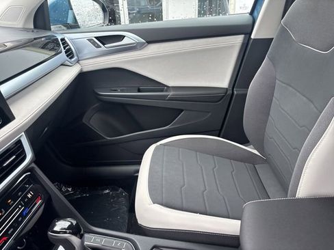 New 2026 Volkswagen Taos SE image 13