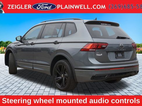 Used 2023 Volkswagen Tiguan SE R-Line AWD/4WD image 3