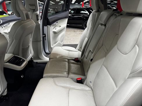Used 2020 Volvo XC90 T5 Momentum w/ Protection Package Premier image 41