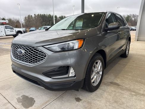 Certified 2023 Ford Edge SEL w/ Convenience Package image 3