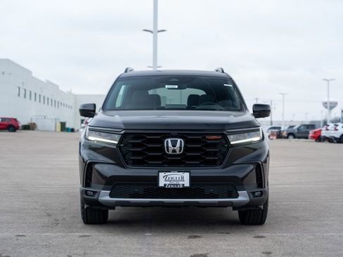 New 2025 Honda Pilot TrailSport image 2