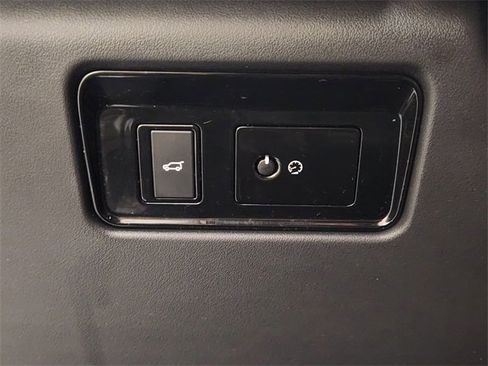 Used 2018 Jaguar F-PACE Premium image 21