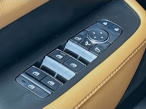 New 2025 Nissan Armada SL w/ Captain's Chari Seat Package image 19