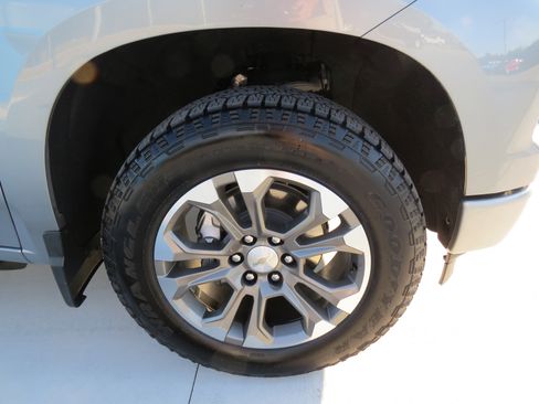 Used 2024 Chevrolet Silverado 1500 High Country w/ Technology Package image 9