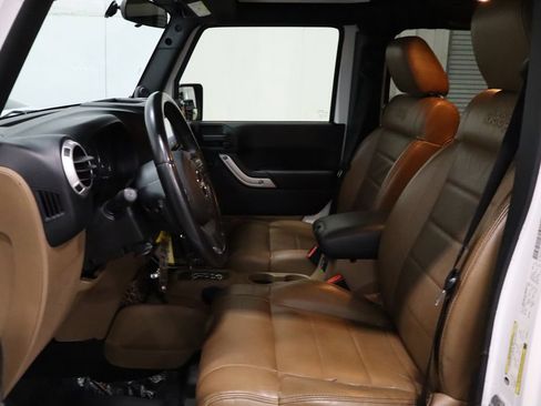 Used 2012 Jeep Wrangler Unlimited Sahara w/ Max Tow Pkg AWD/4WD image 14