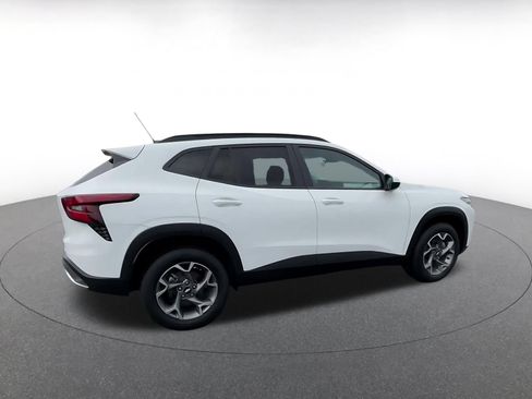 Used 2025 Chevrolet Trax LT FWD image 14
